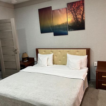 Elite Hotel Balti Bagian luar foto