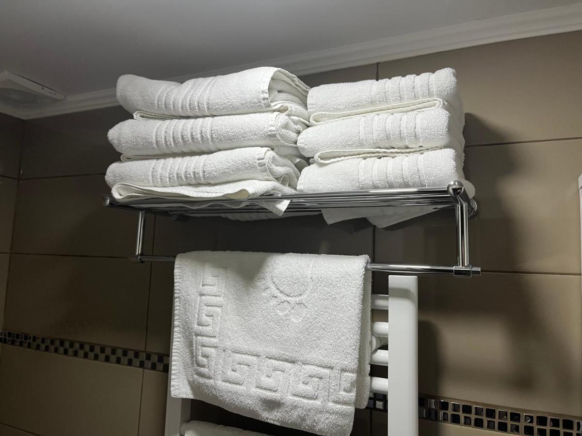 Elite Hotel Balti Bagian luar foto