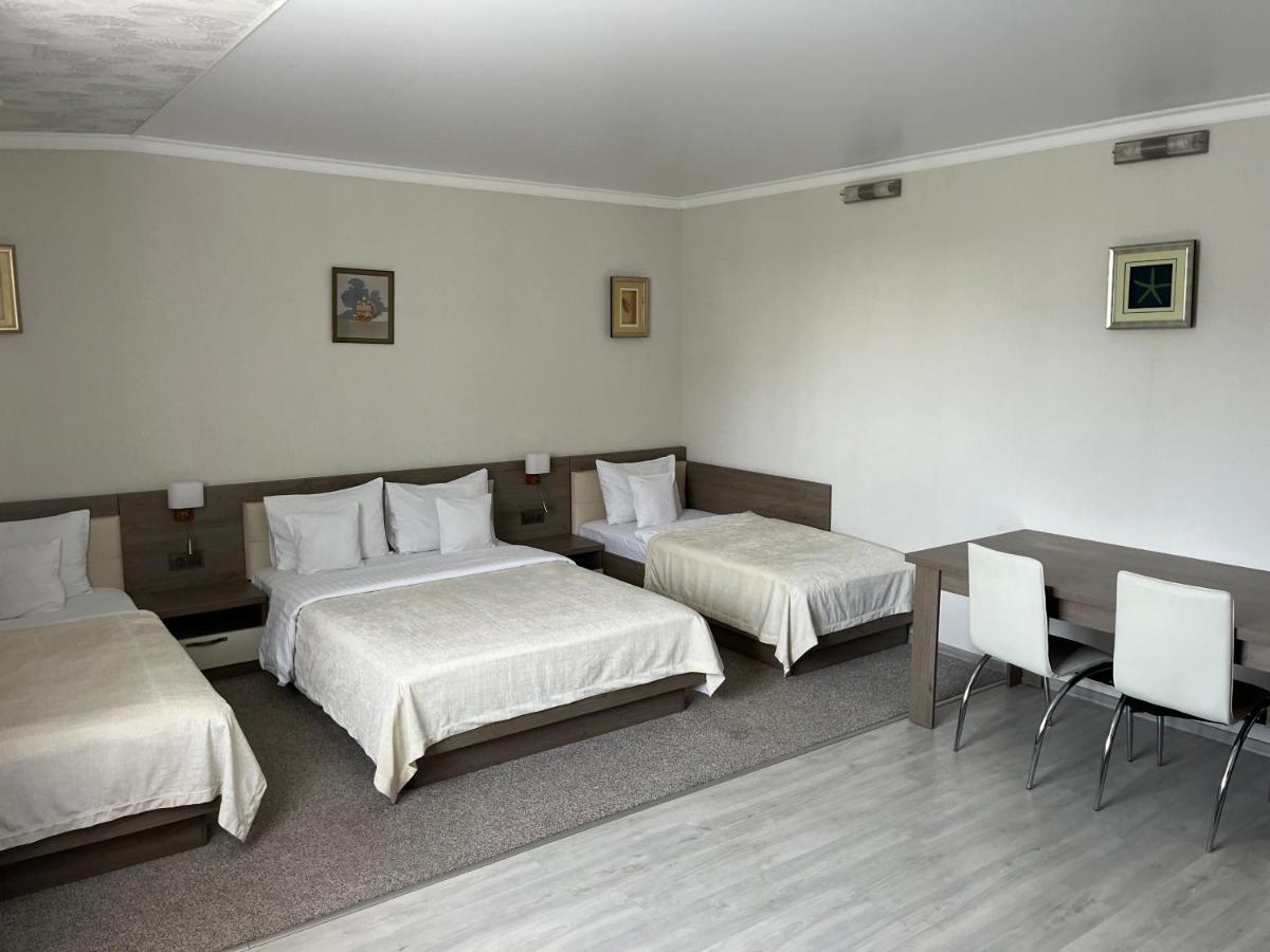 Elite Hotel Balti Bagian luar foto