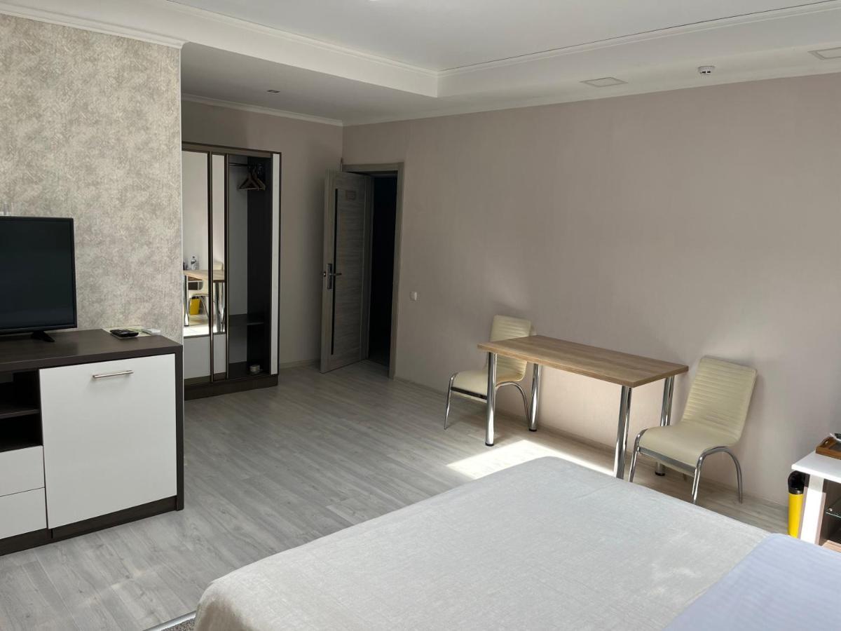 Elite Hotel Balti Bagian luar foto