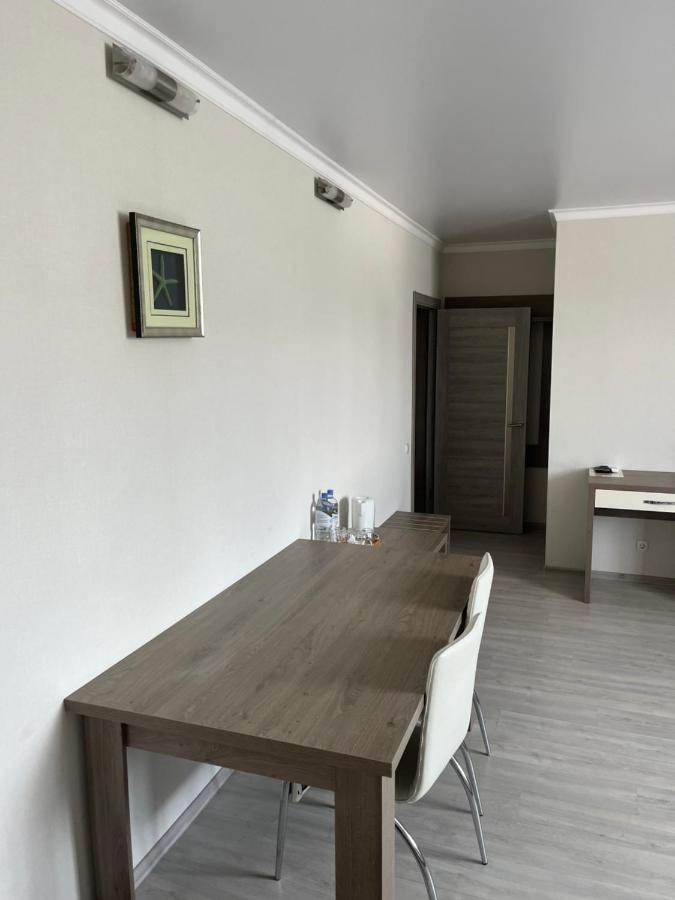 Elite Hotel Balti Bagian luar foto