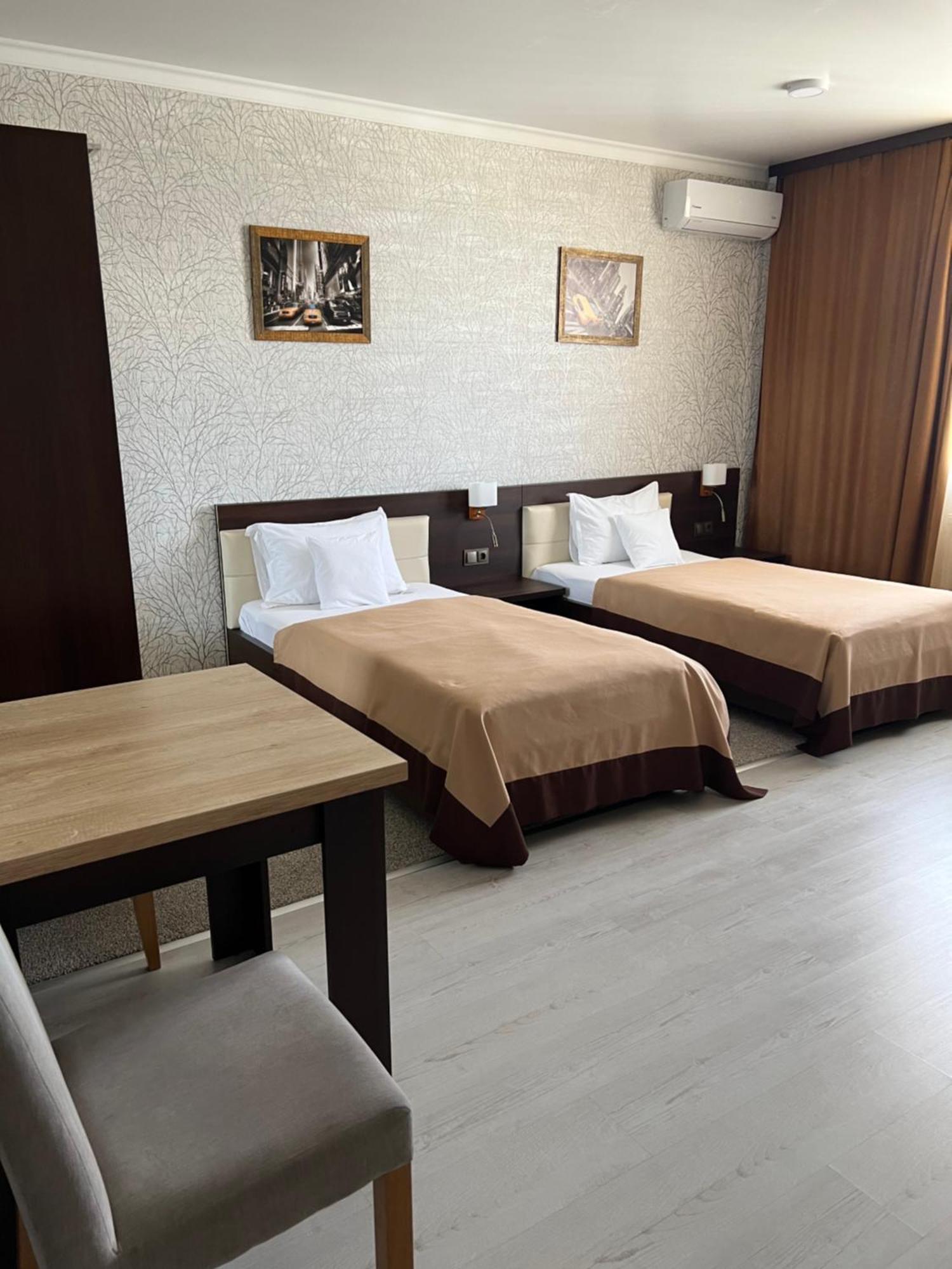 Elite Hotel Balti Bagian luar foto