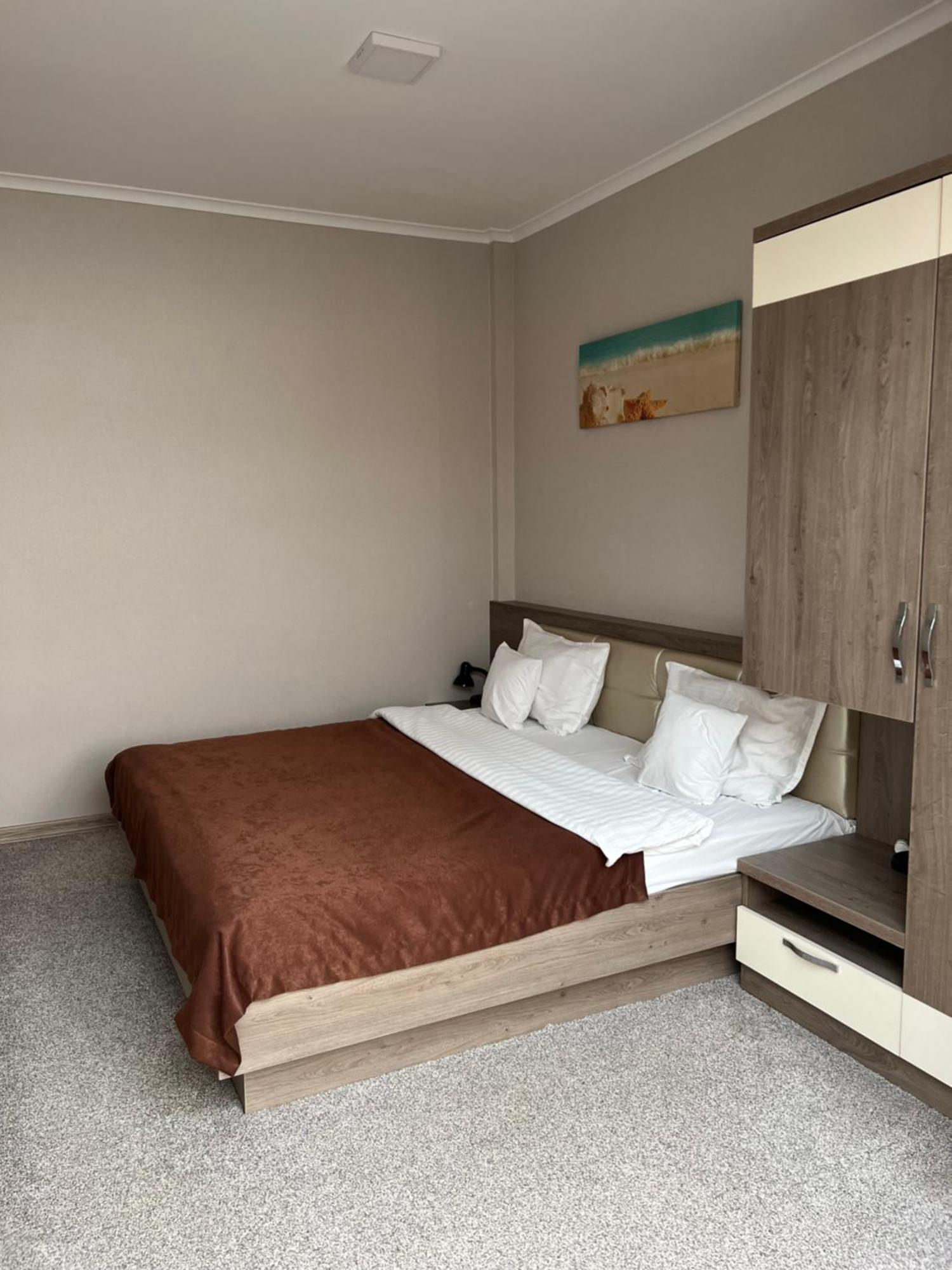 Elite Hotel Balti Bagian luar foto