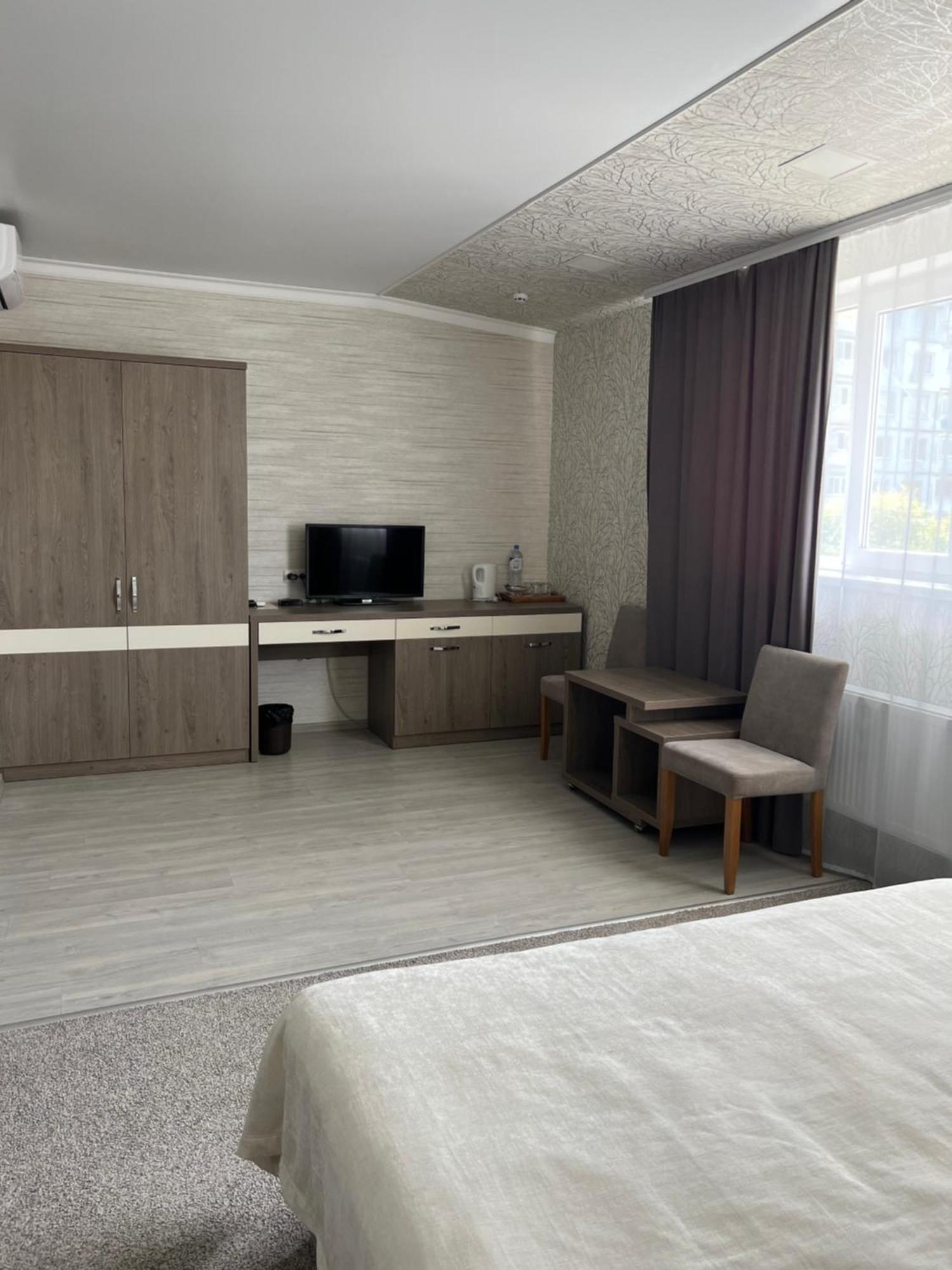 Elite Hotel Balti Bagian luar foto