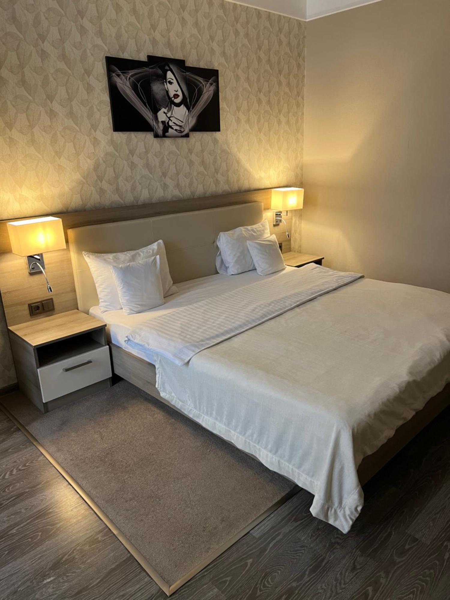 Elite Hotel Balti Bagian luar foto