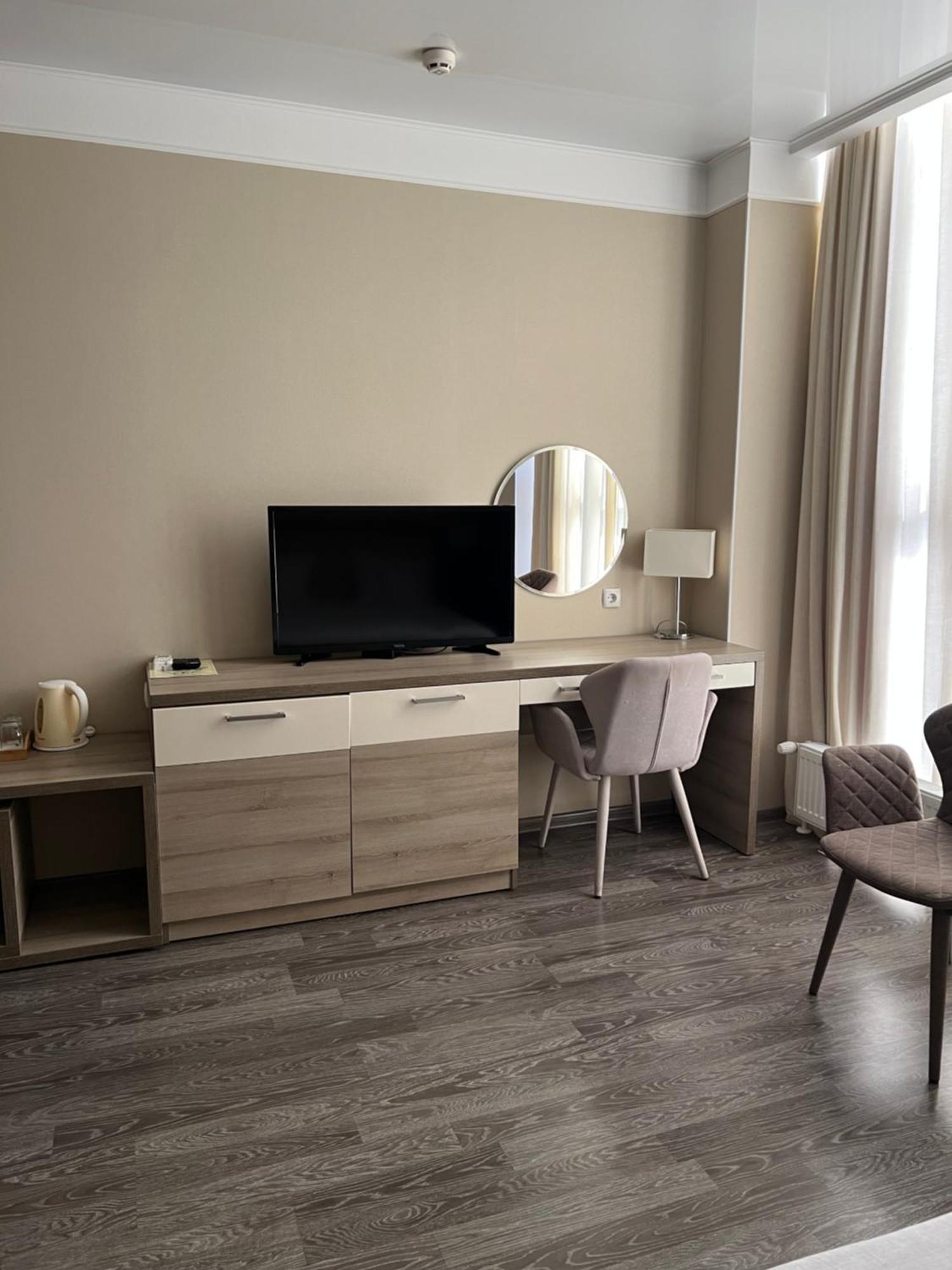 Elite Hotel Balti Bagian luar foto