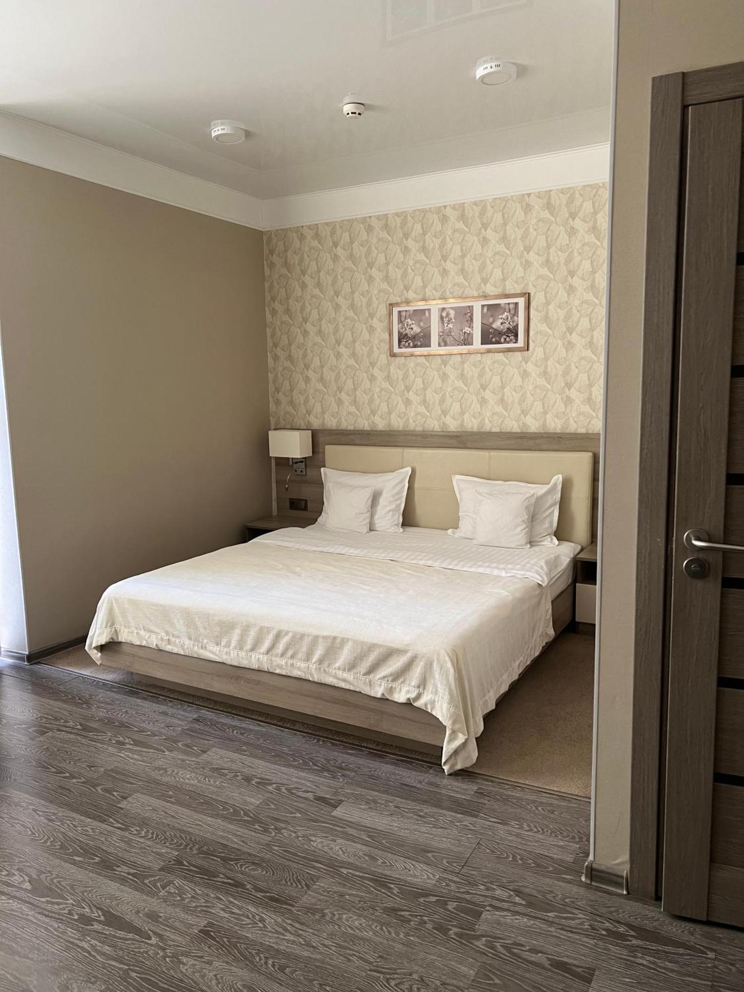 Elite Hotel Balti Bagian luar foto