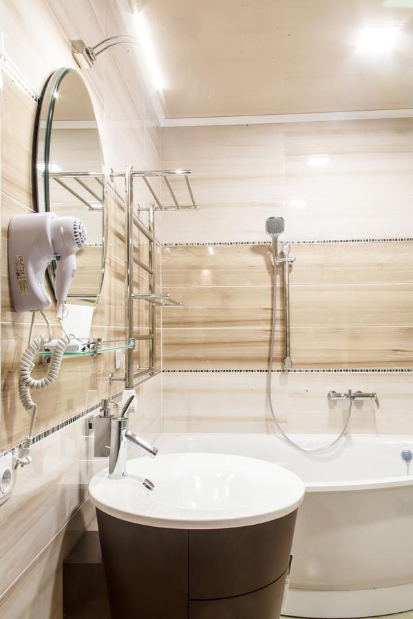 Elite Hotel Balti Bagian luar foto