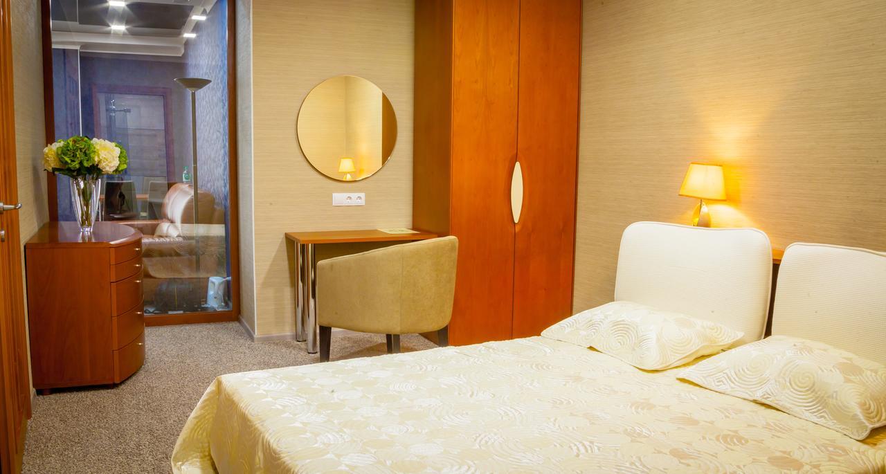 Elite Hotel Balti Bagian luar foto